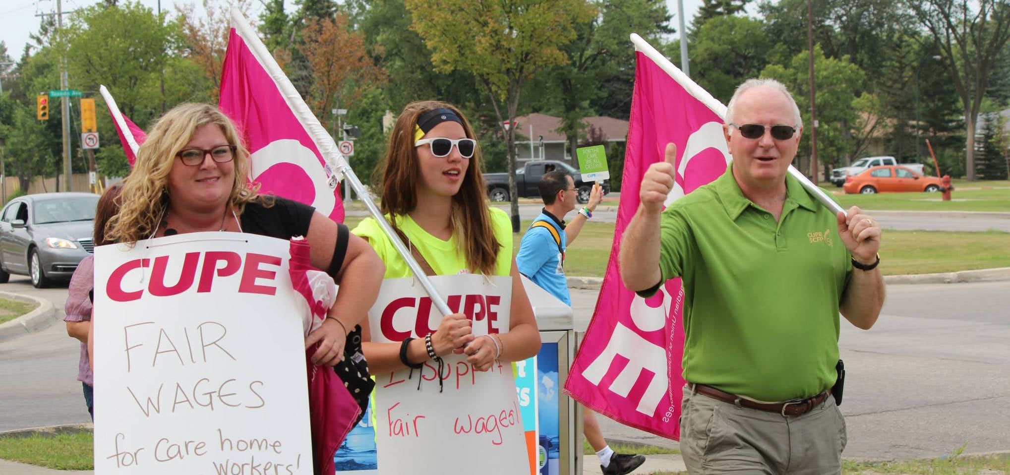 "Tuxedo Villa Employees Hold Info Pickets, Demand Fair Wages" thumbnail
