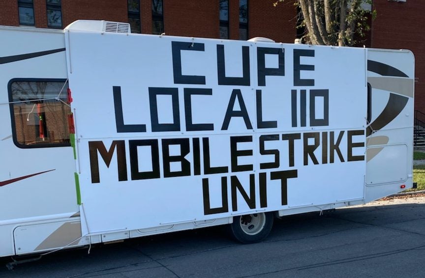 "Winnipeg School Division custodians, trades ratify new agreement" thumbnail